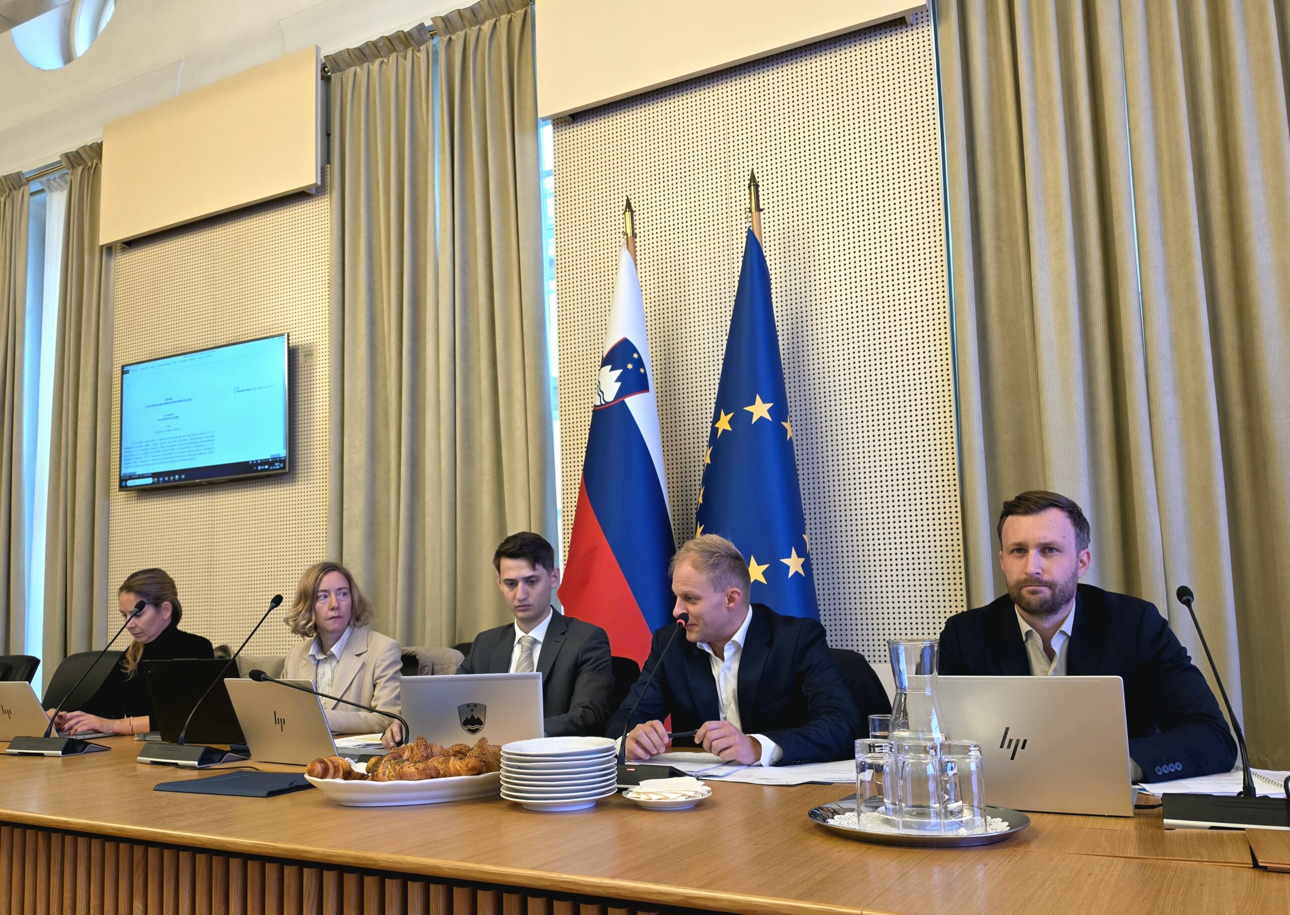 Nadaljevanje usklajevanj s socialnim partnerji o demografskem skladu